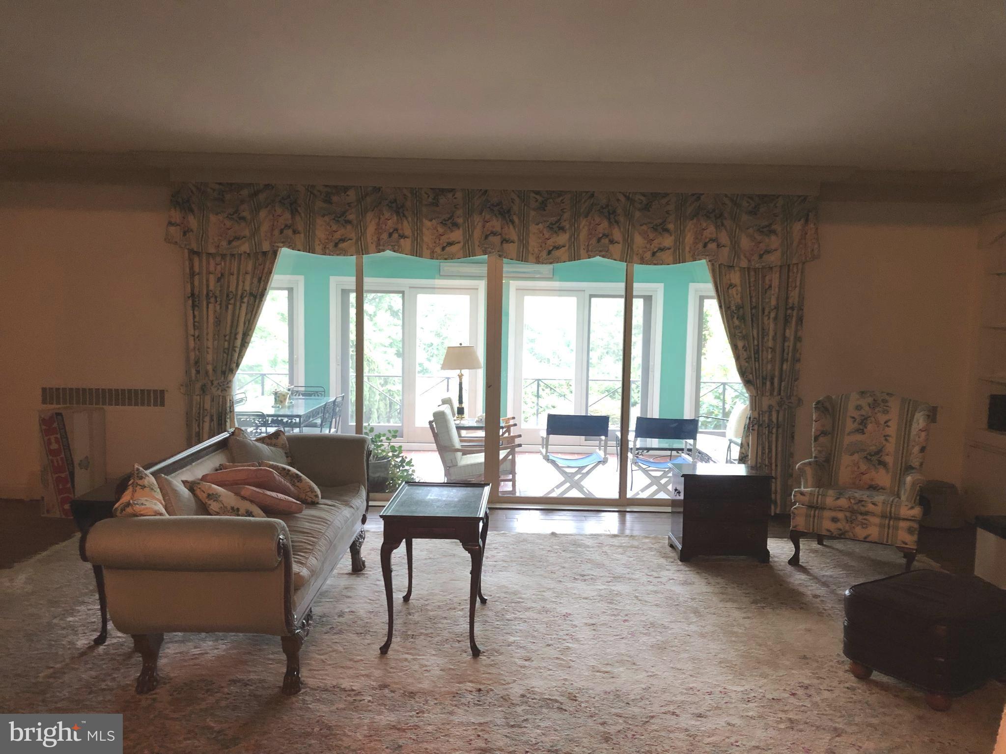 FALLS ROAD CORRIDOR - Residential