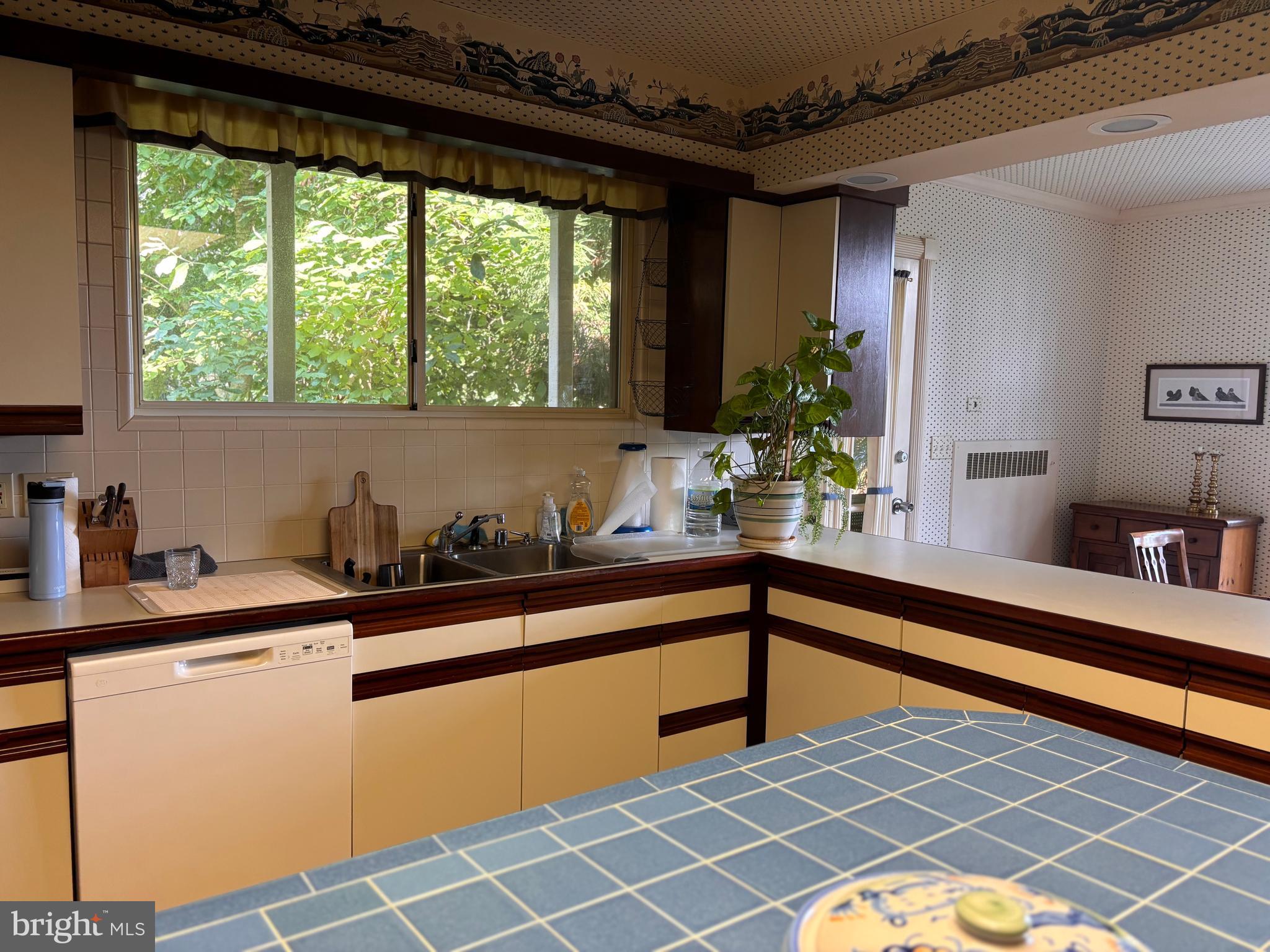 FALLS ROAD CORRIDOR - Residential