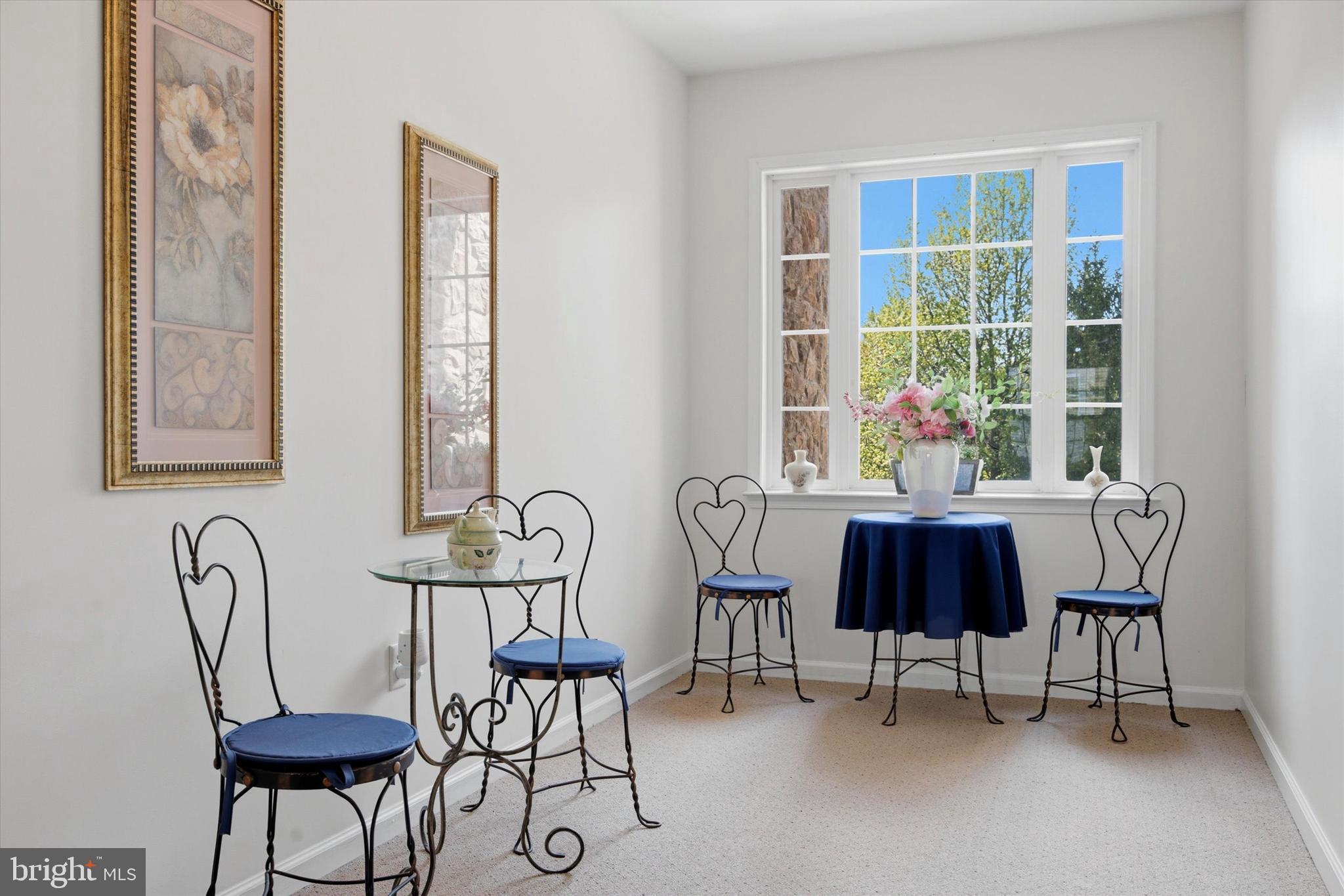 121 E CREEKSIDE DRIVE 121