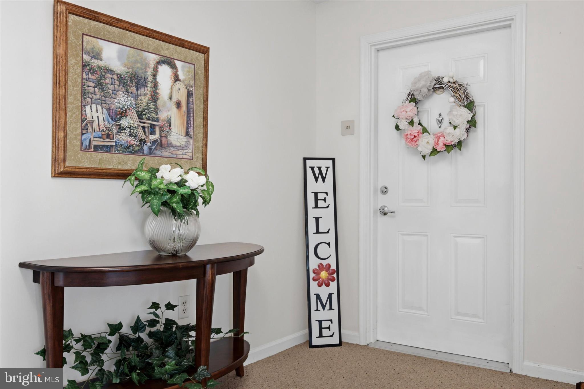 121 E CREEKSIDE DRIVE 121