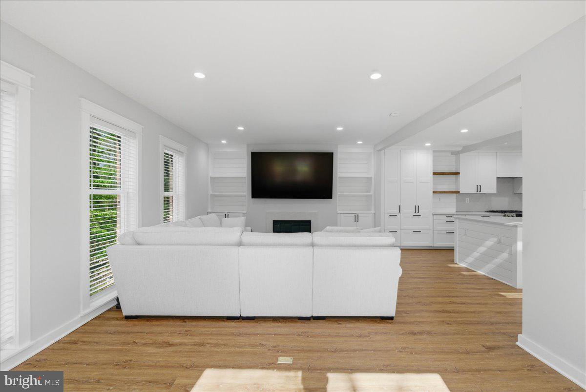 RESTON - Residential