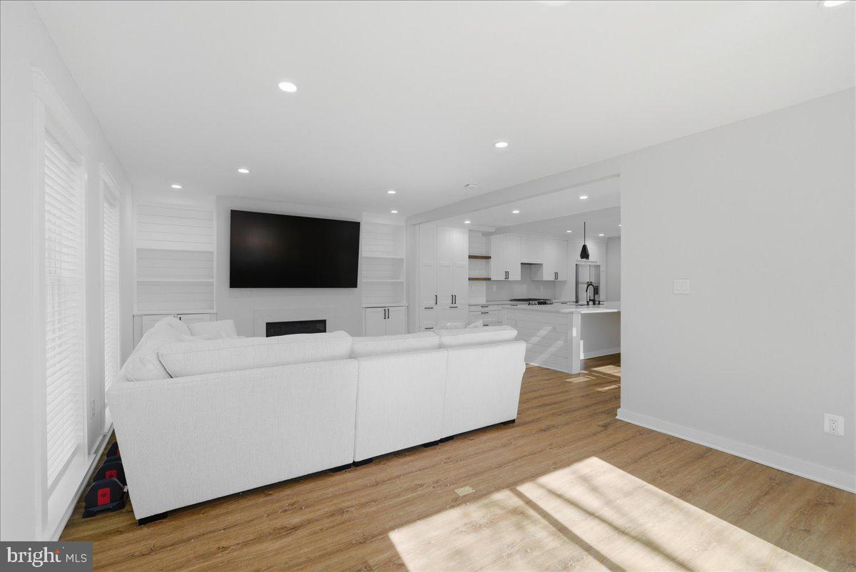 RESTON - Residential