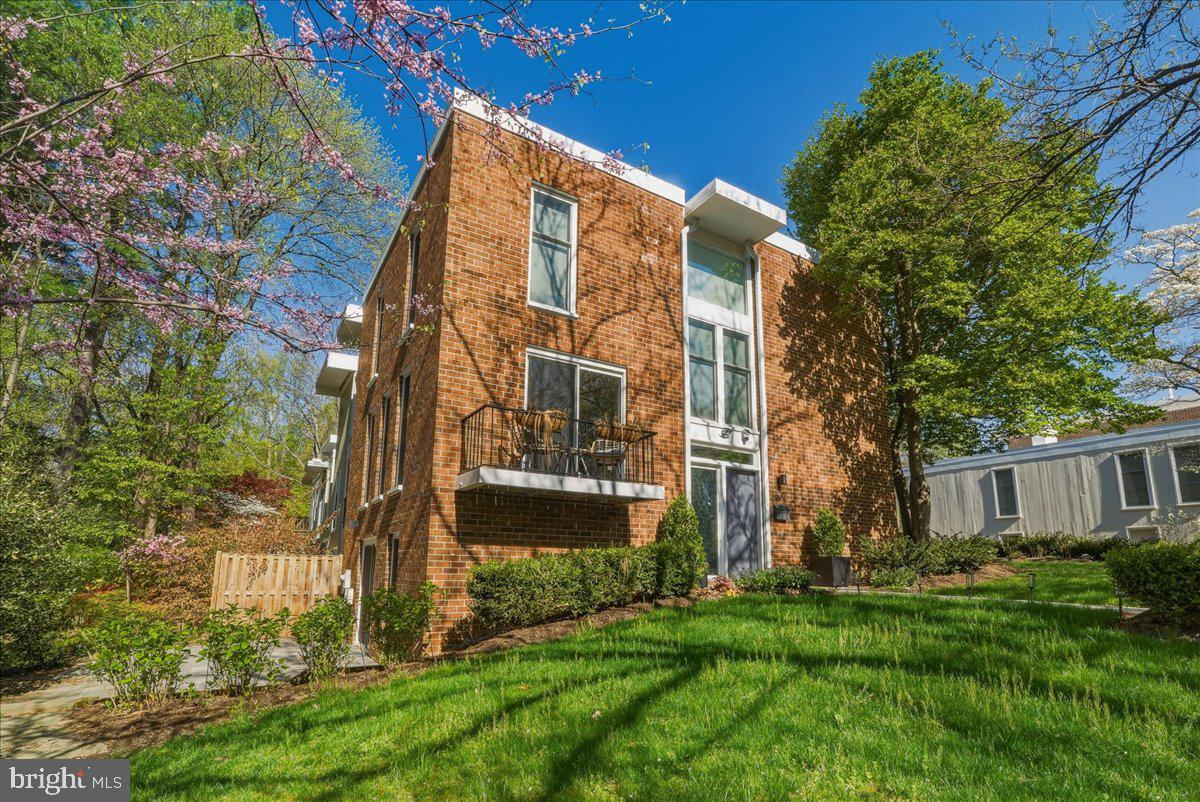 1632 WAINWRIGHT DRIVE