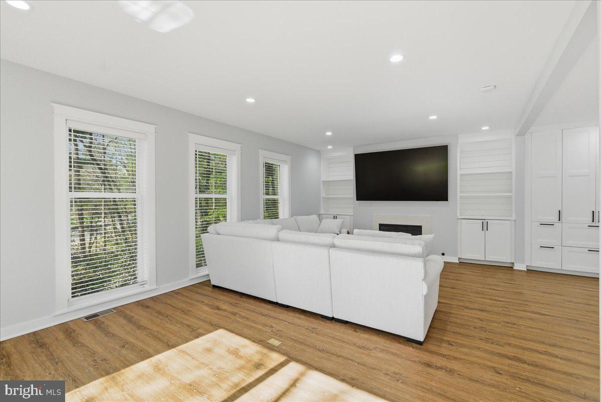 RESTON - Residential