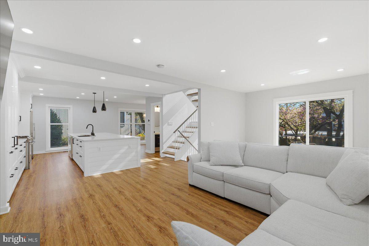 RESTON - Residential