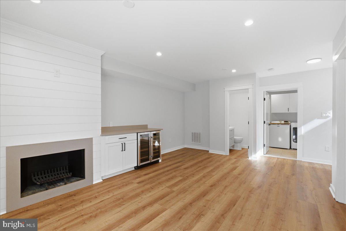 RESTON - Residential