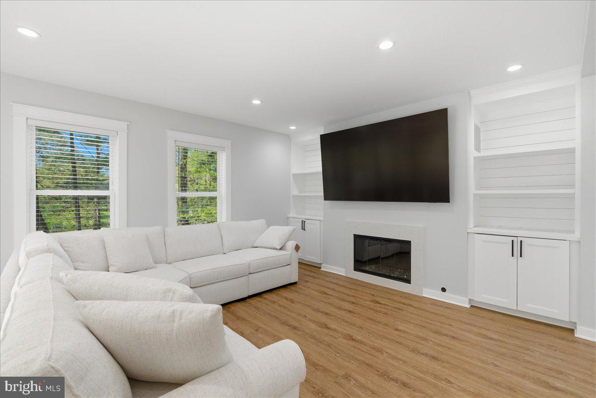 RESTON - Residential