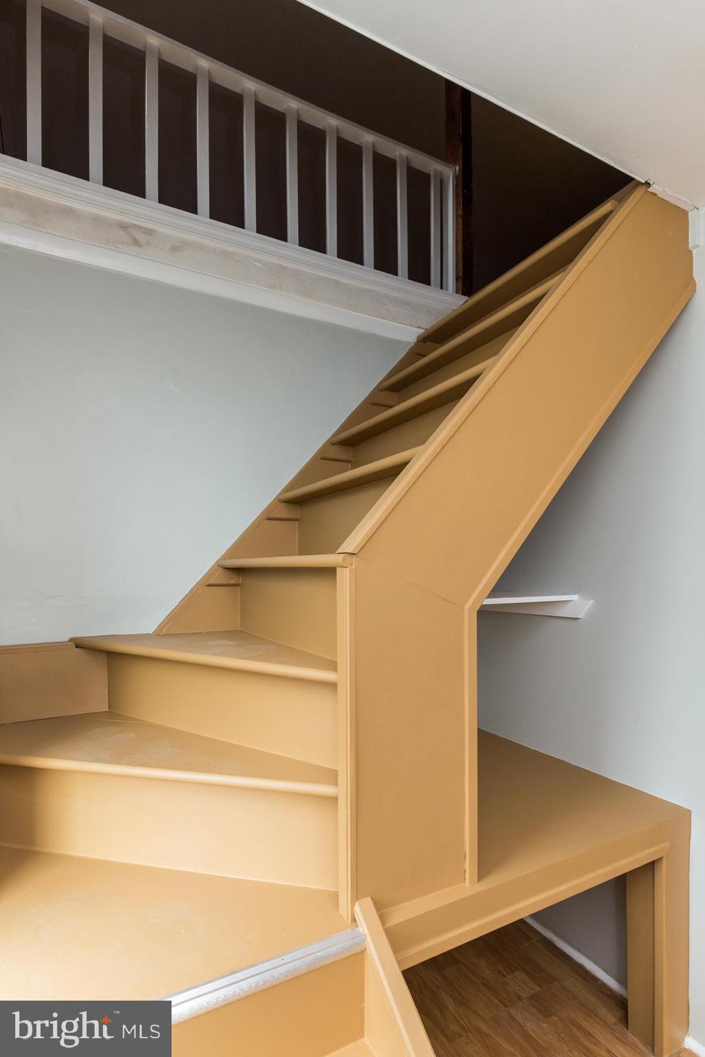 EAST FALLS - Residential Lease