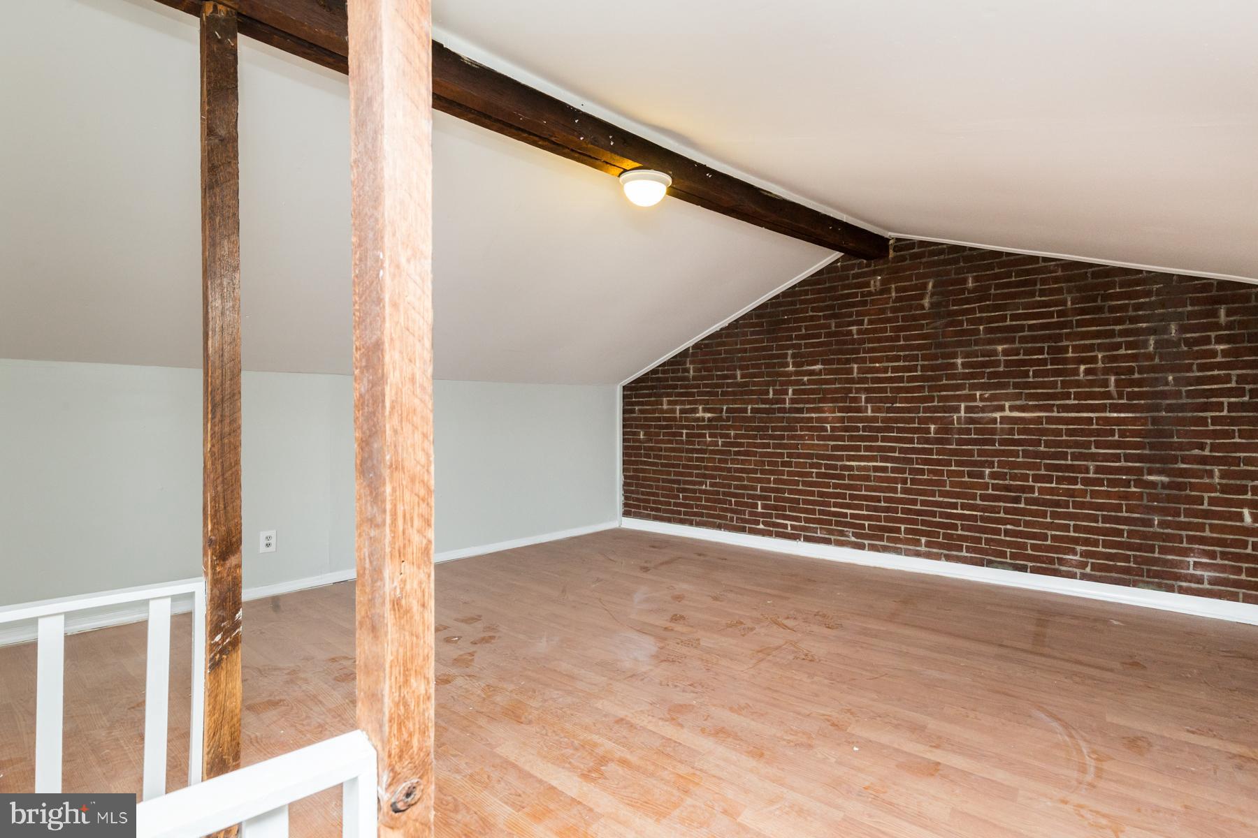 EAST FALLS - Residential Lease