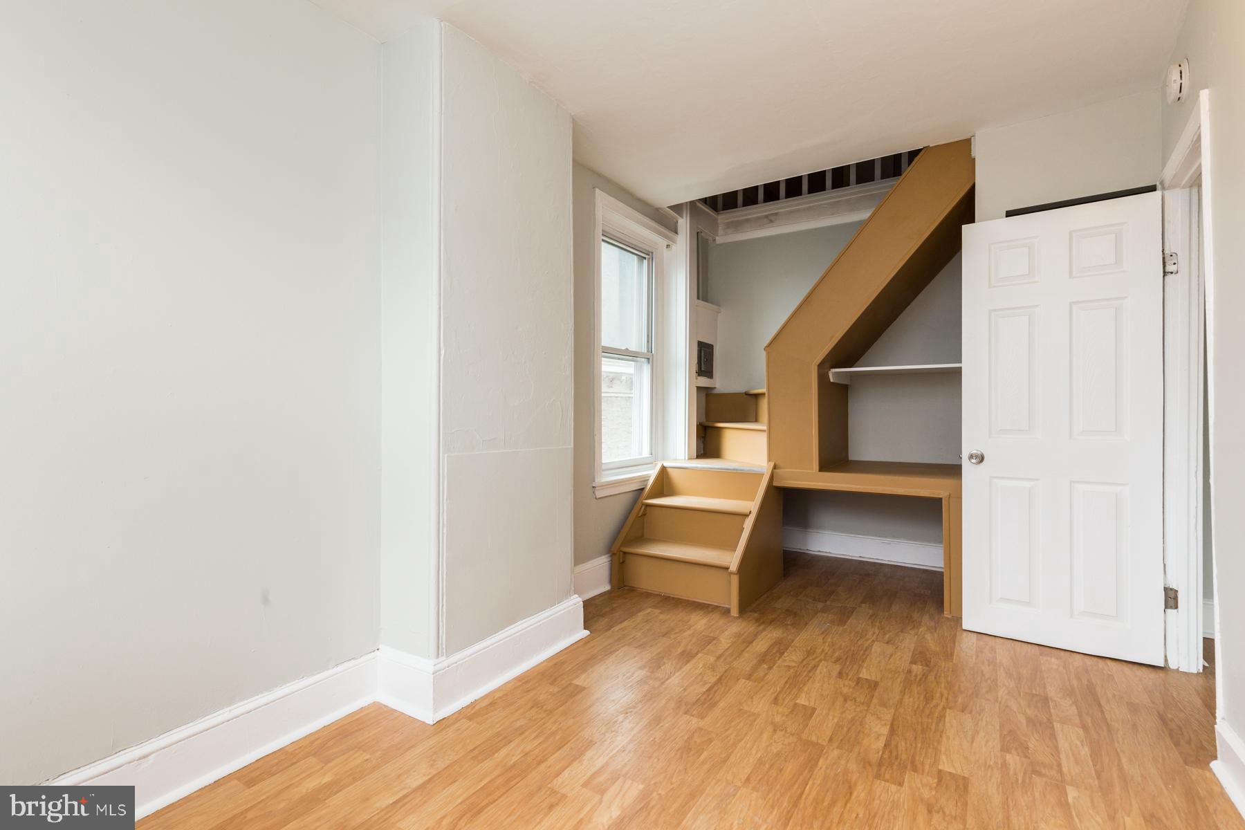 EAST FALLS - Residential Lease