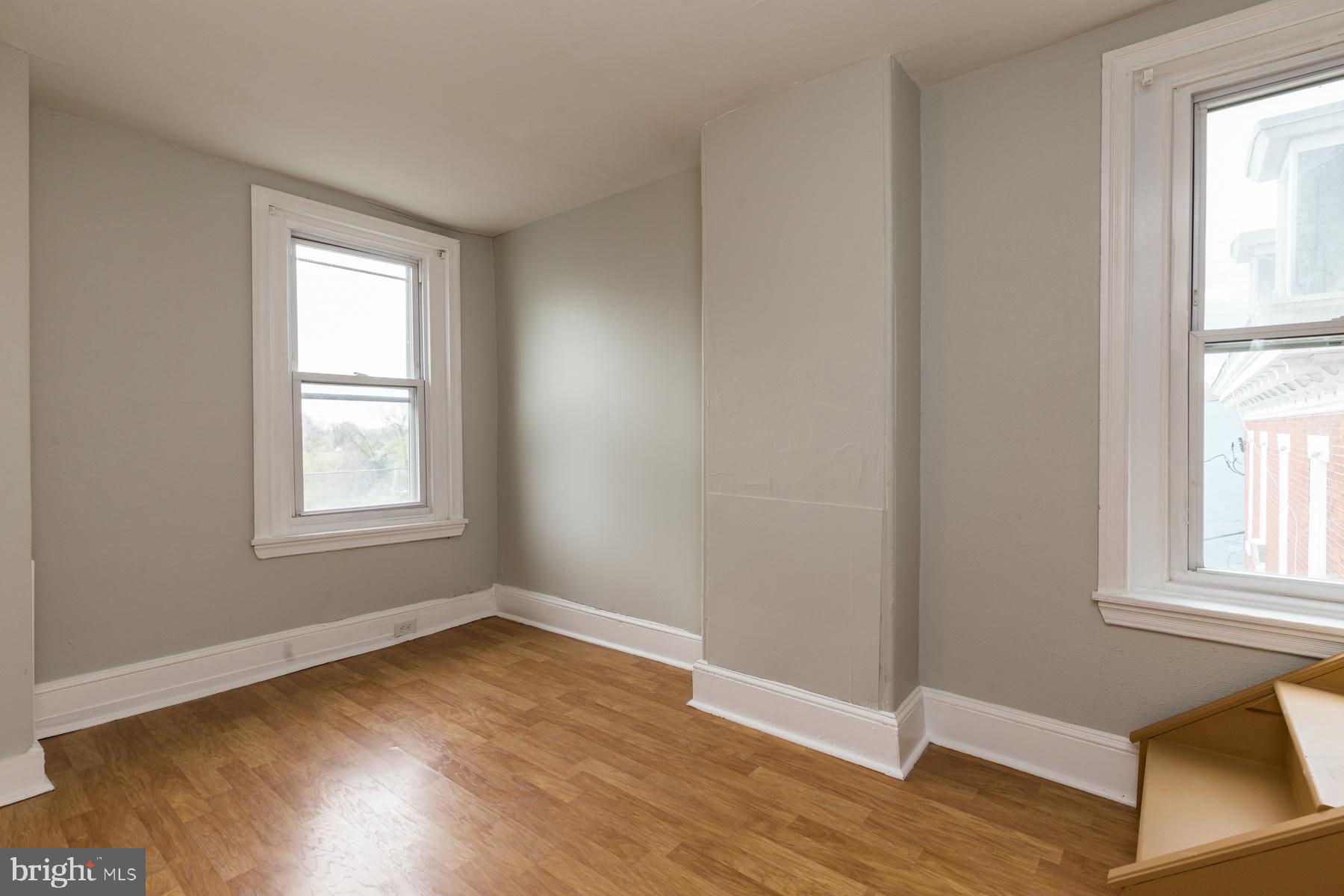 EAST FALLS - Residential Lease