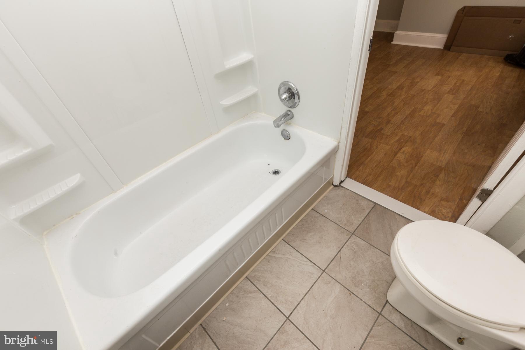 EAST FALLS - Residential Lease