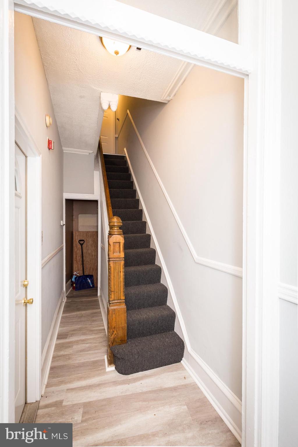 EAST FALLS - Residential Lease