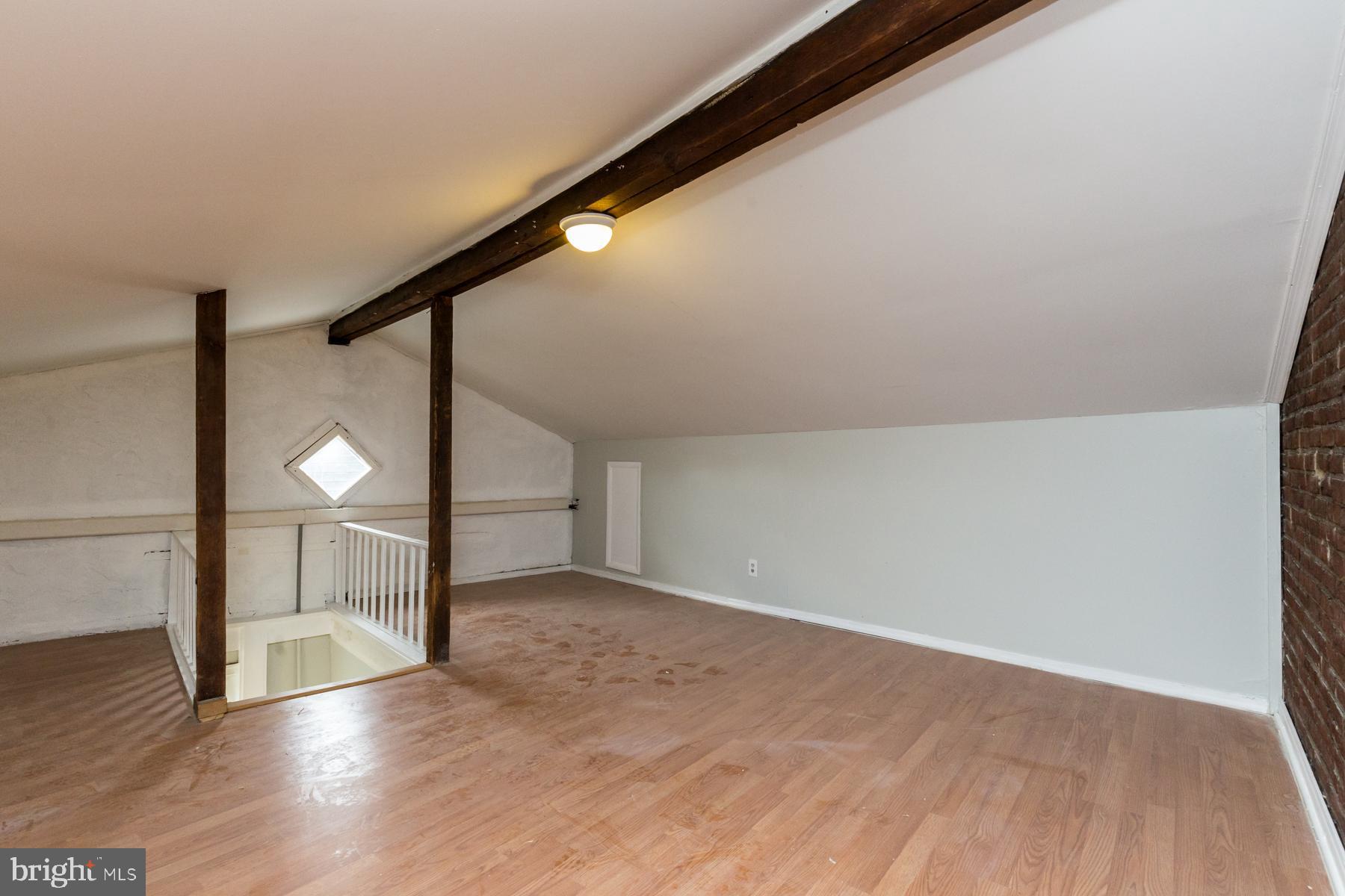 EAST FALLS - Residential Lease