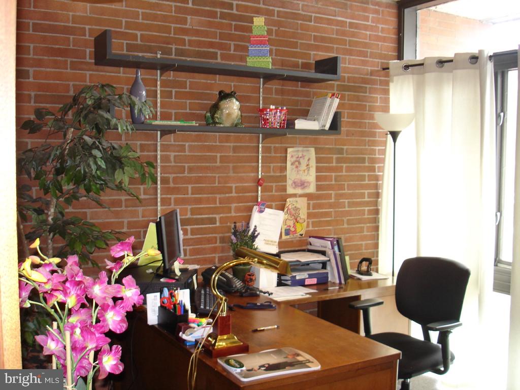 HARRISBURG - Commercial Sale