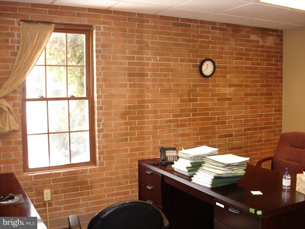 HARRISBURG - Commercial Sale