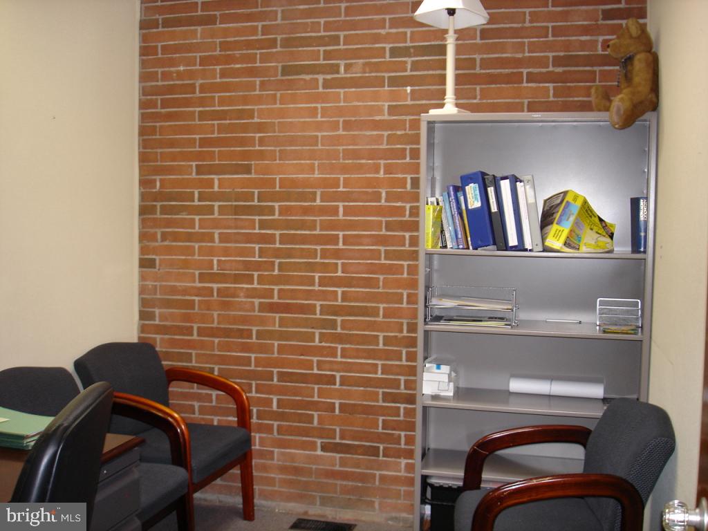 HARRISBURG - Commercial Sale