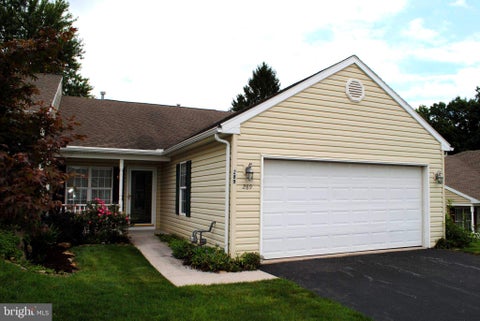 Townhouse For Sale - 289 Winners Circle Drive<br/> York County, RED LION, PA 17356