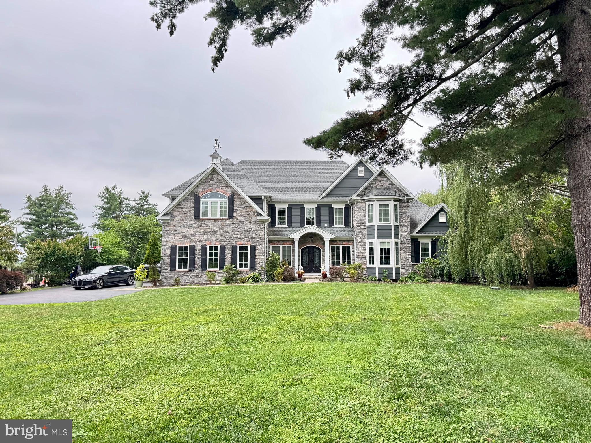 35 W PINE TREE DRIVE