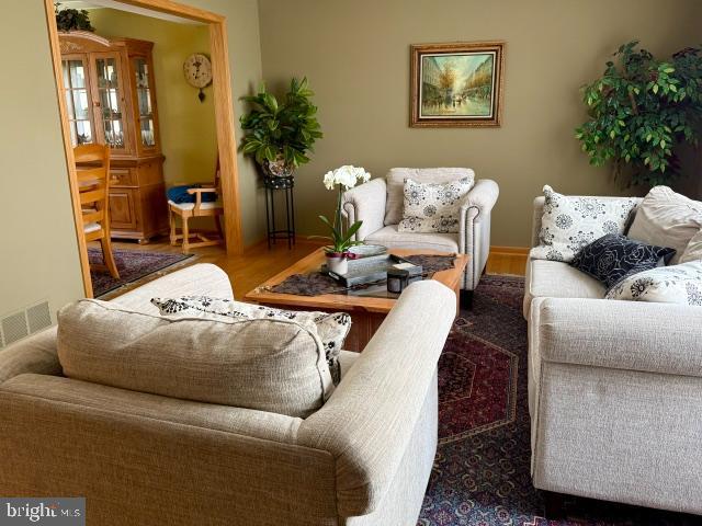 1549 BARNSWALLOW DRIVE