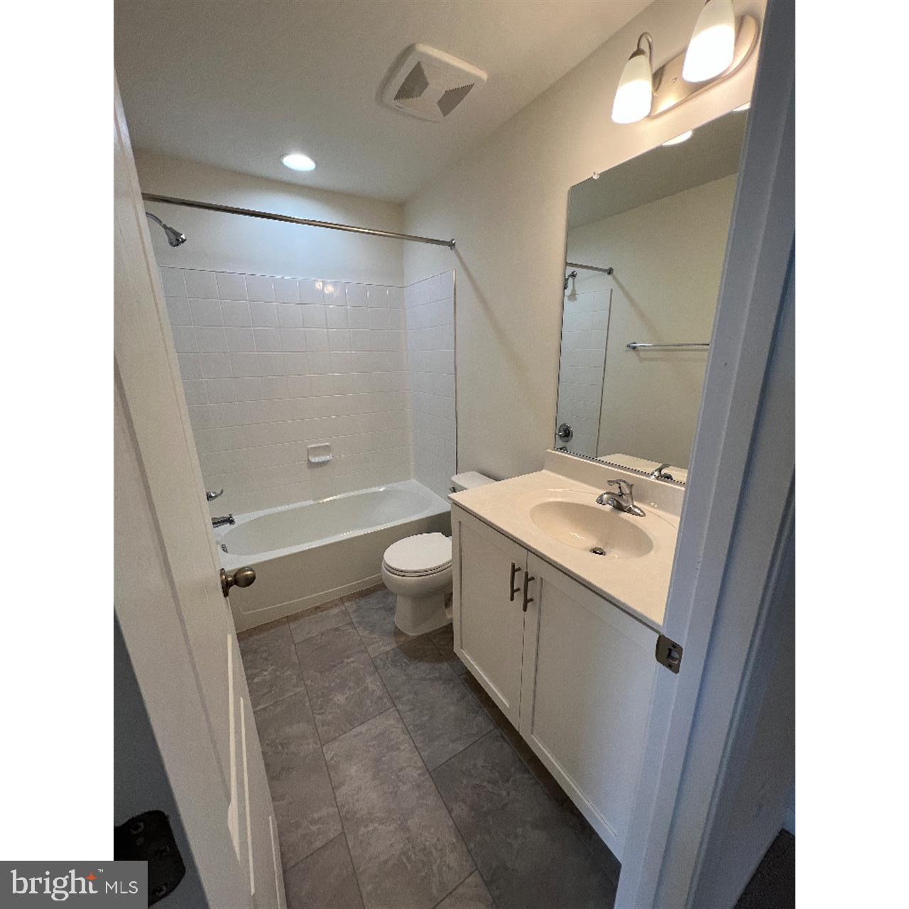 TOWNES AT TATE MANOR - Residential