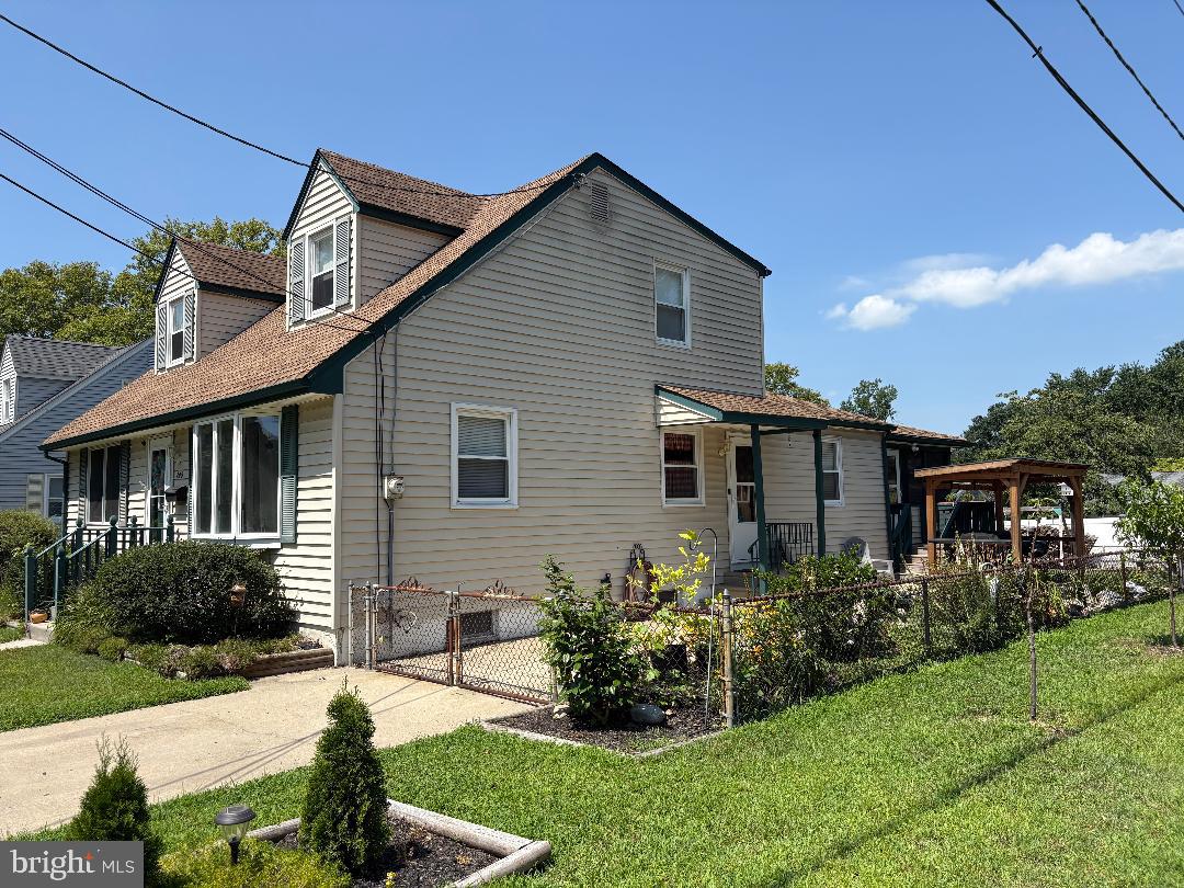 709 SHEPPARD AVENUE