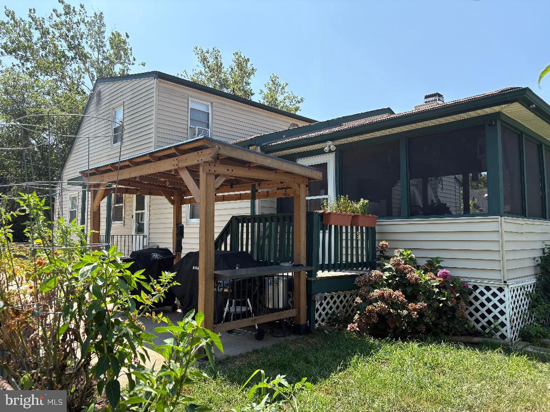 709 SHEPPARD AVENUE