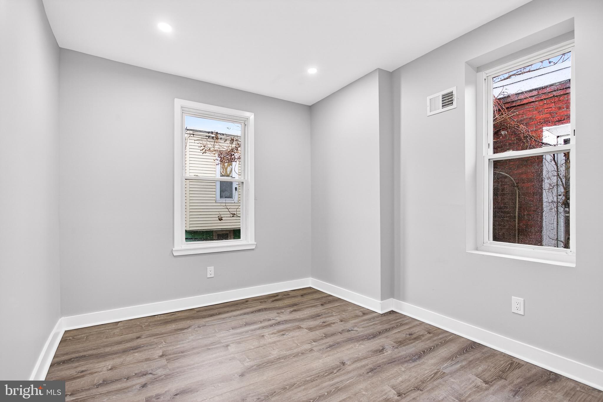 KENSINGTON - Residential