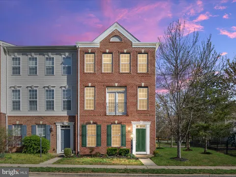 15996 Greymill Manor Drive, Haymarket, VA MLS: VAPW2090124