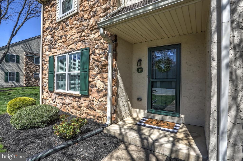Photo of 118 OAK KNOLL CIR, MILLERSVILLE, PA 17551 (MLS # PALA2033386)