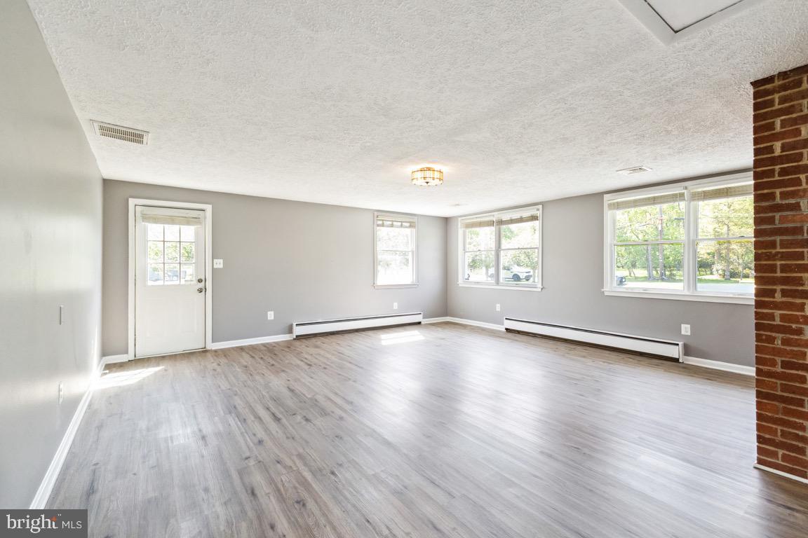 BROAD RUN FARMS - Residential Lease