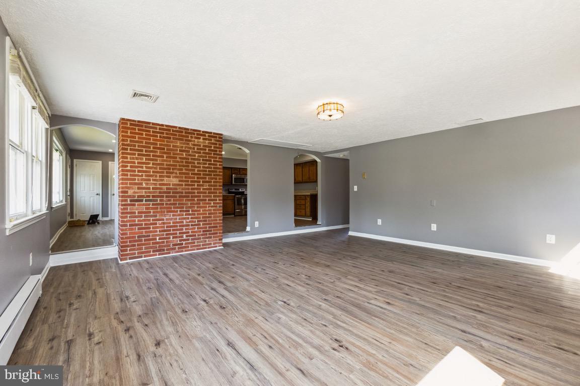 BROAD RUN FARMS - Residential Lease