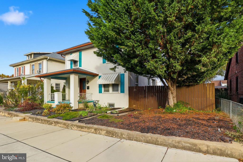 Photo of 553 Pacific Avenue, YORK, PA 17404 (MLS # PAYK2092990)