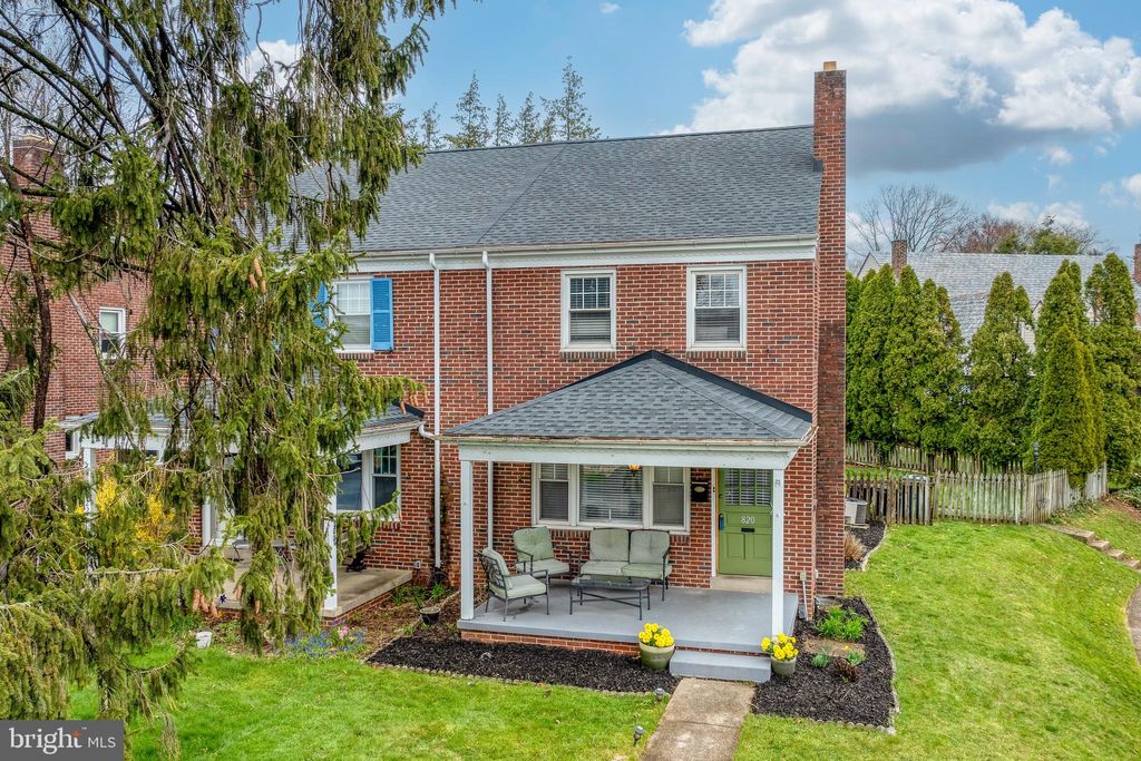 Photo of 820 Fountain Avenue, Lancaster, PA 17601 (MLS # PALA2049026)