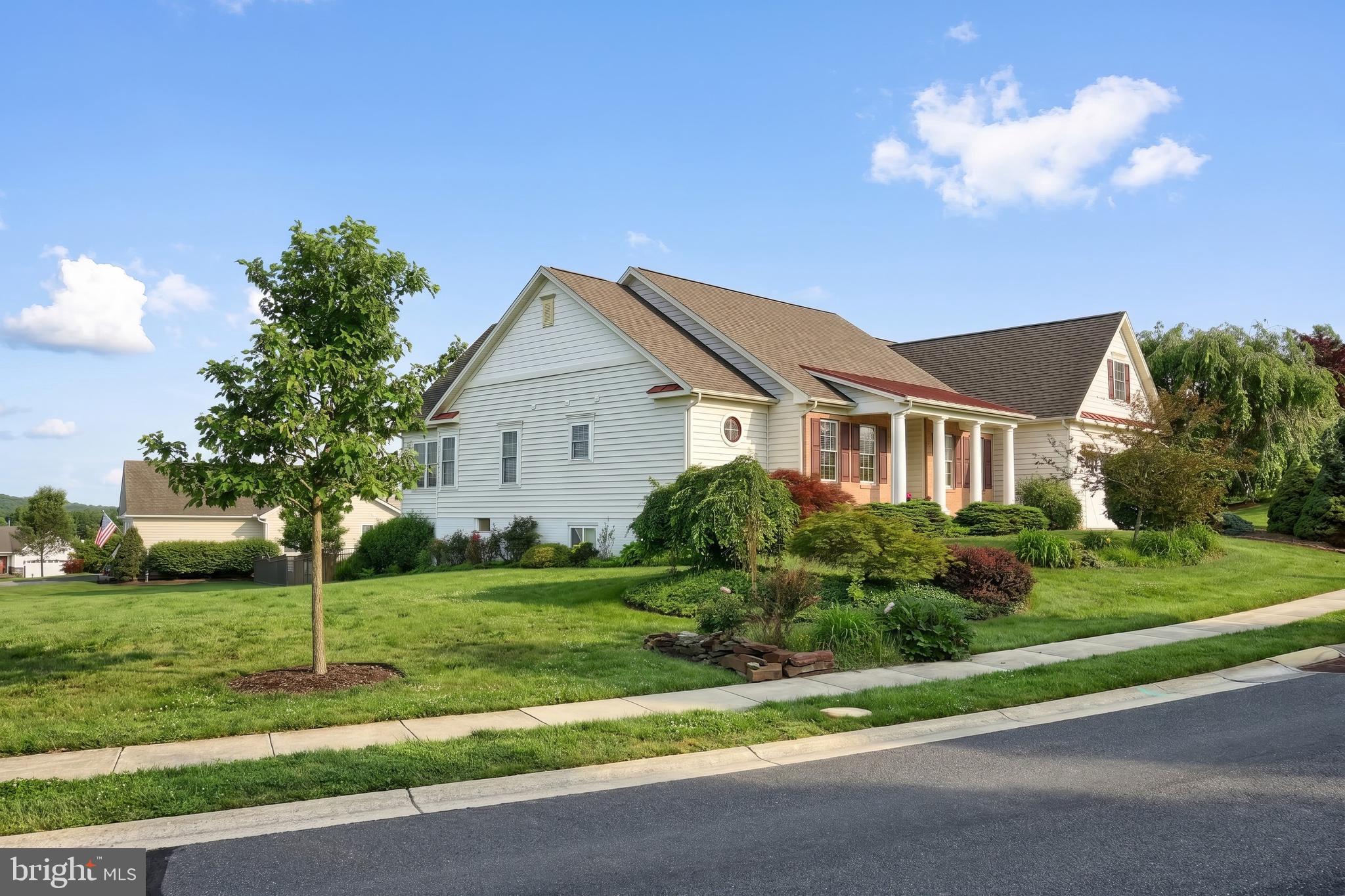 Property Search 35 WAXWING LANE