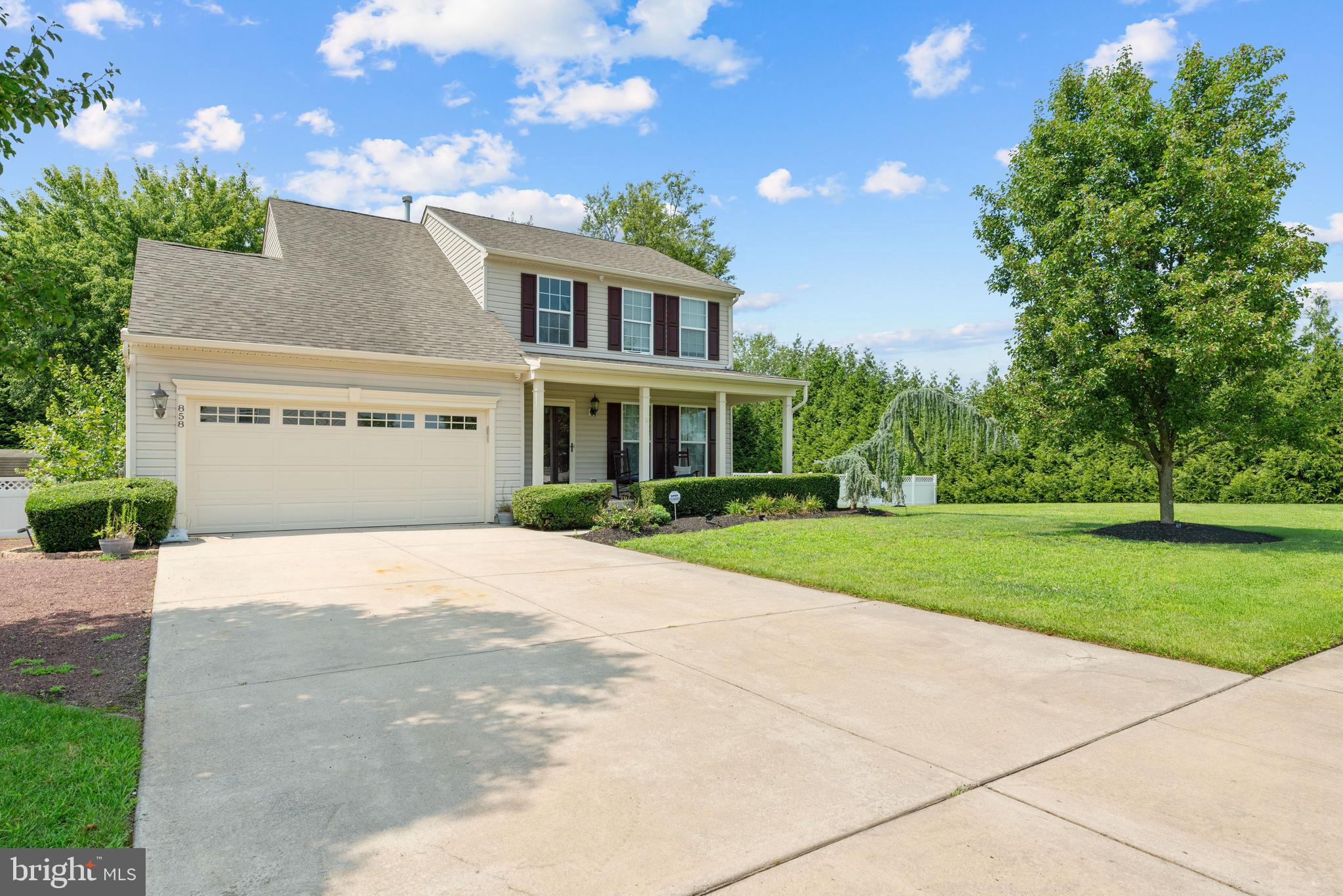 858 FOXMOOR DRIVE