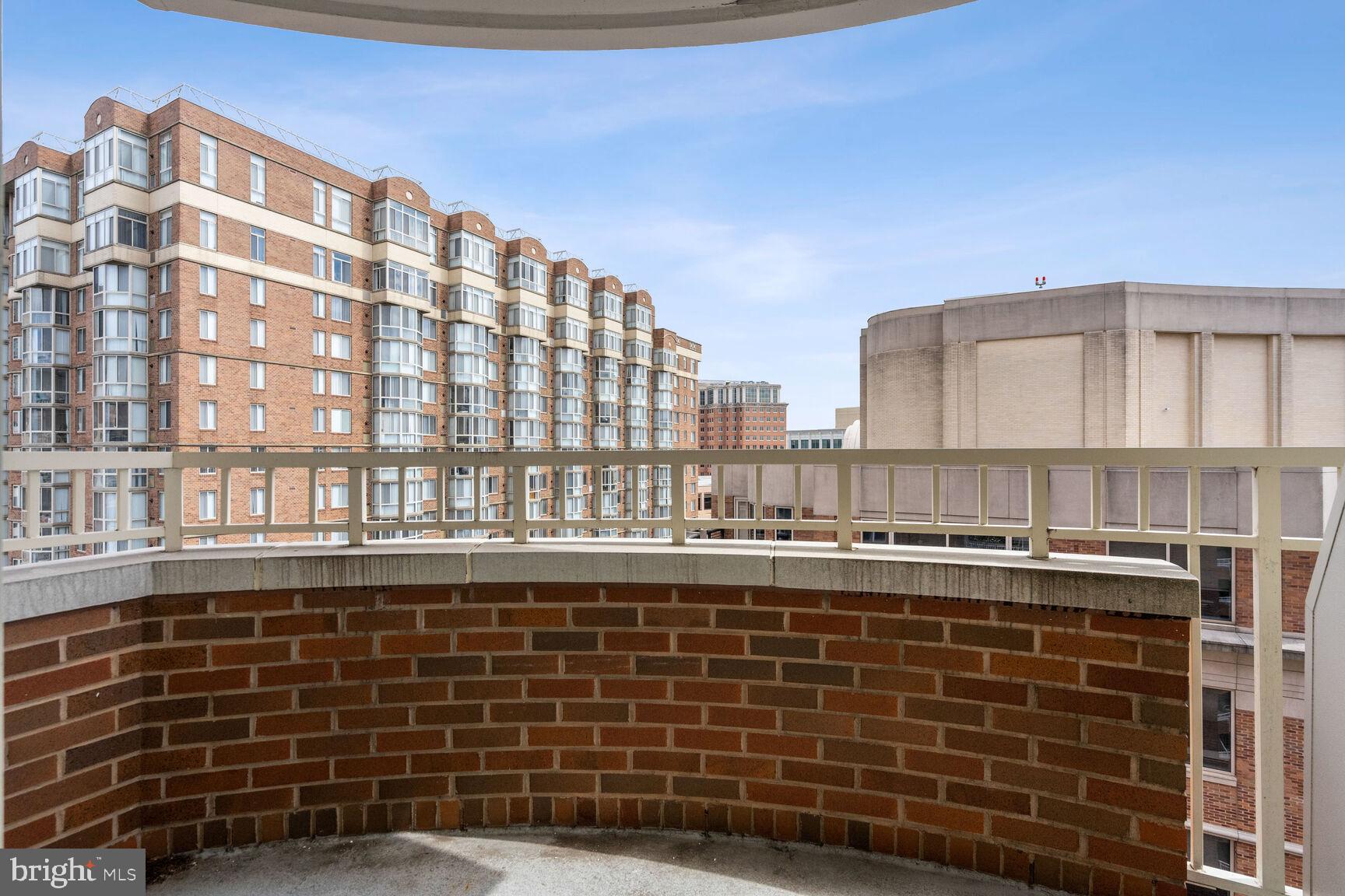 THE JEFFERSON - SUNRISE SENIOR LIVING - Residential