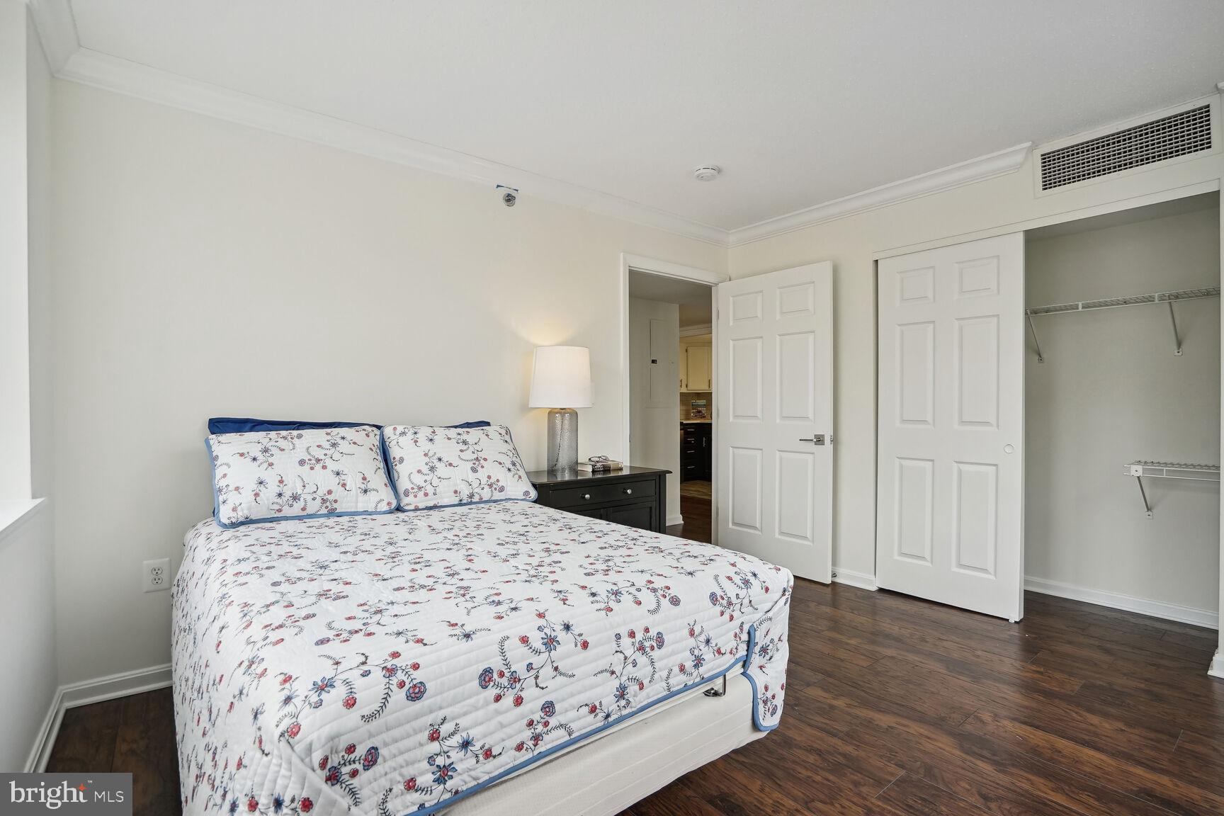 THE JEFFERSON - SUNRISE SENIOR LIVING - Residential