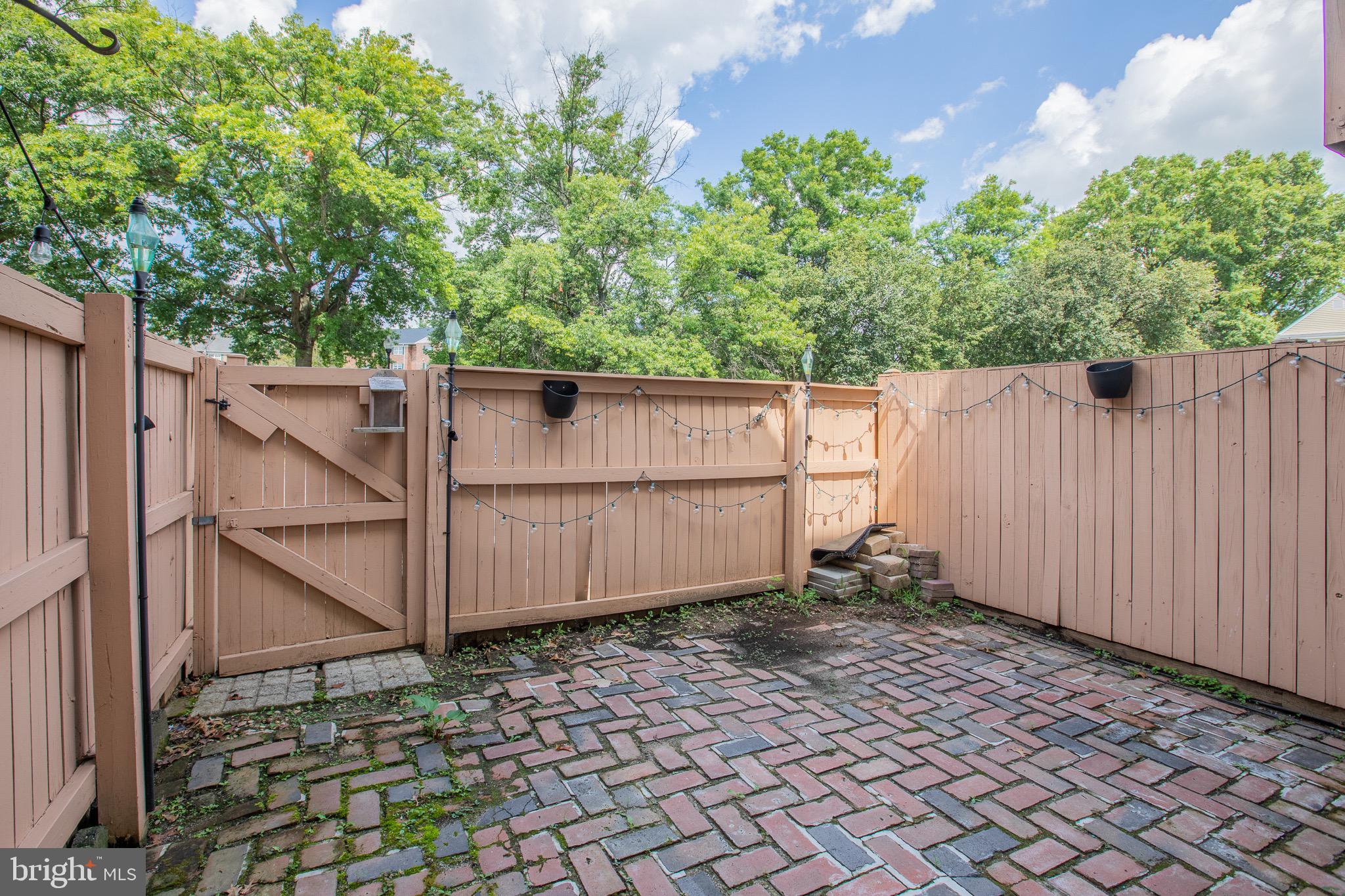 CROFTON MEWS - Residential Lease