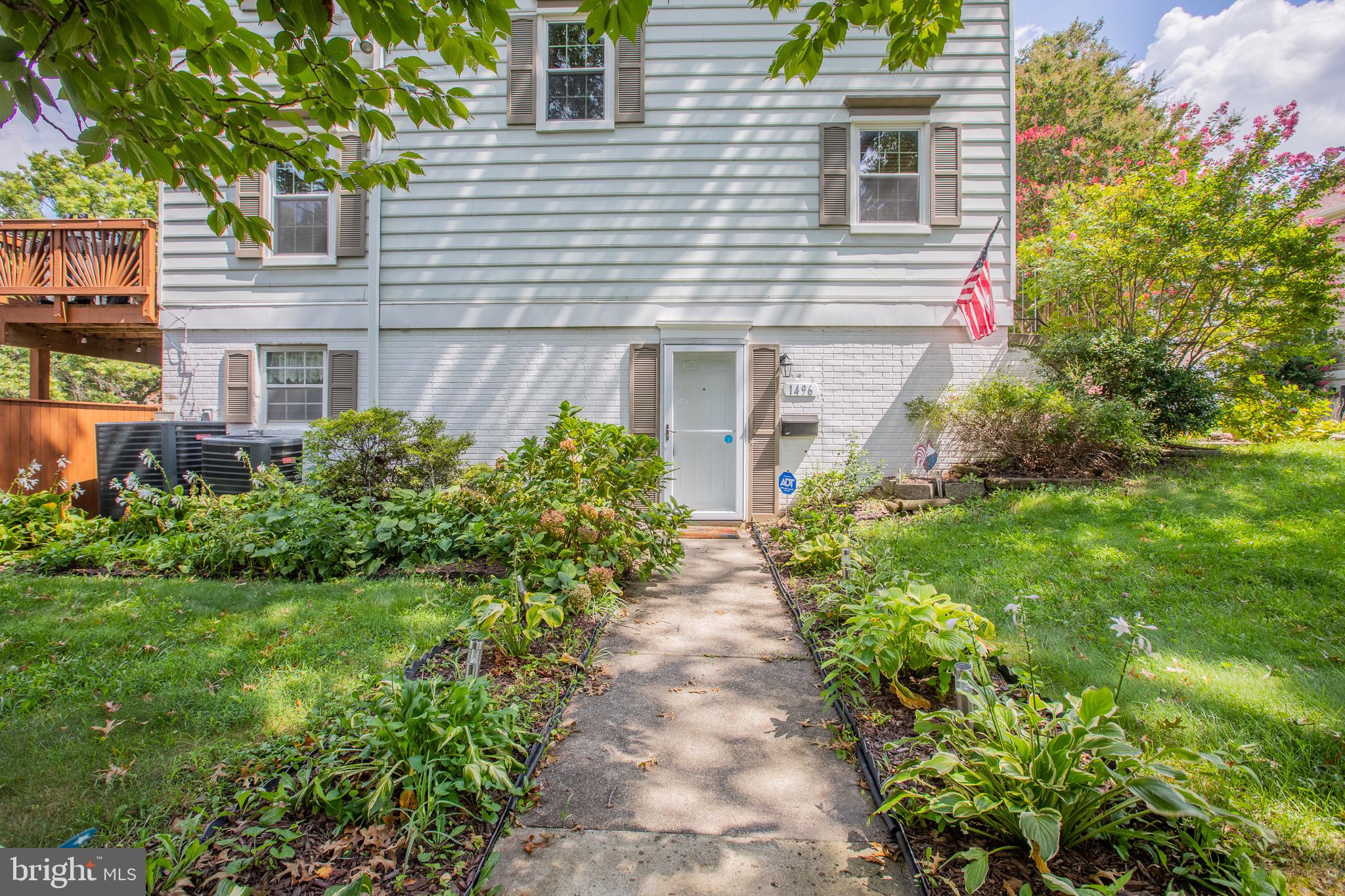 CROFTON MEWS - Residential Lease