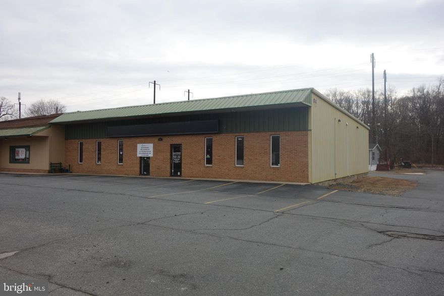 4000 sf Commercial Flex/Retail space with excellent visibility available for lease.  30,000 cars per day pass the site.  Large pilon sign in front for single tenant.  Fully paved parking lot with 14 private parking spaces.  (2) front entry doors and (1) 7.5x7ft ground level bay door in rear.  10x12ft front office in front + (1) Bathroom in rear.  The remainder of the space is open with great lighting and 12 ft high ceiling clearance.  (2) 200 amp electric panels.  2 Ceiling mounted electric HVAC units with rooftop compressors.  Great open concept for a multitude of business uses with excellent access to Rt 40 and I95 in minutes.  New construction of luxury apartments and retail directly across the street.  Many new developments in the Rt 40 corridor going into Havre De Grace.  Bring your business!
