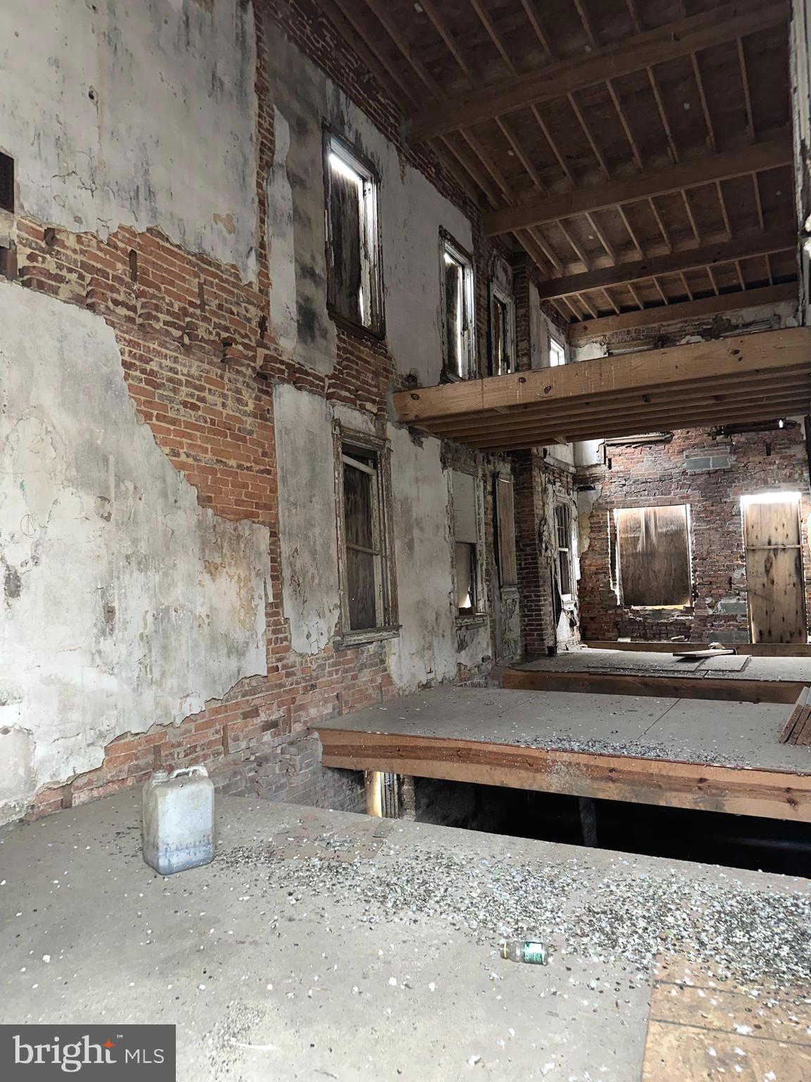 BROADWAY EAST - Residential