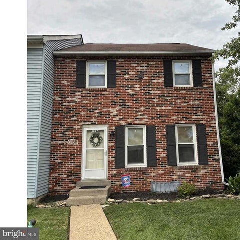 Townhouse For Sale - 3296 Roxbury Road<br/> HATFIELD, PA 19440