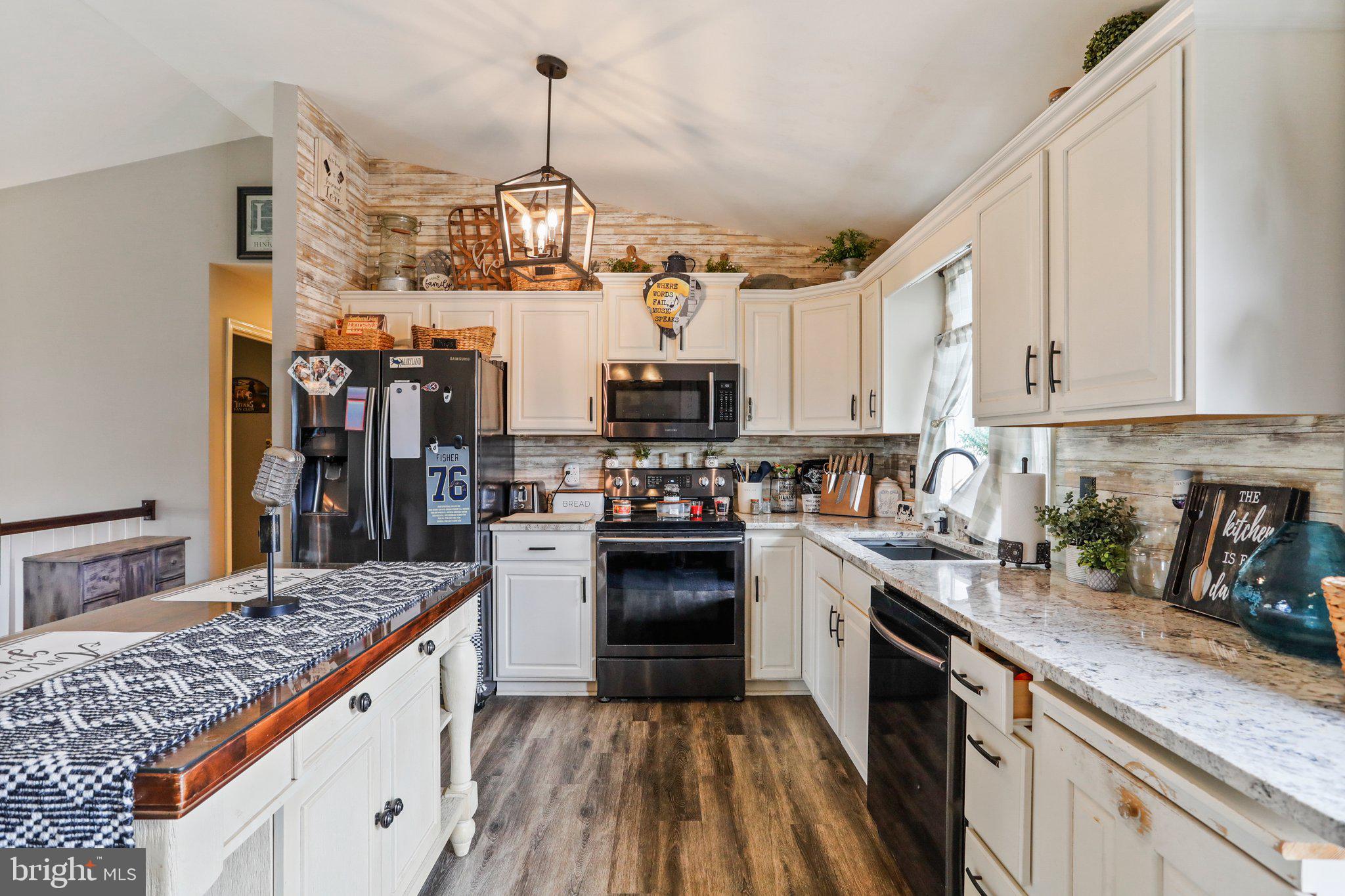 WALNUT POINT HEIGHTS - Residential