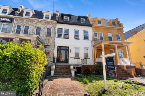 Photo of 818 Upshur Street NW, WASHINGTON, DC 20011 (MLS # DCDC2255216)