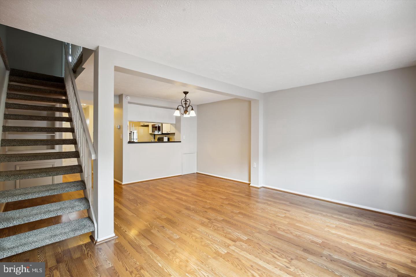 GUNNERS LAKE VILLAGE - Residential Lease