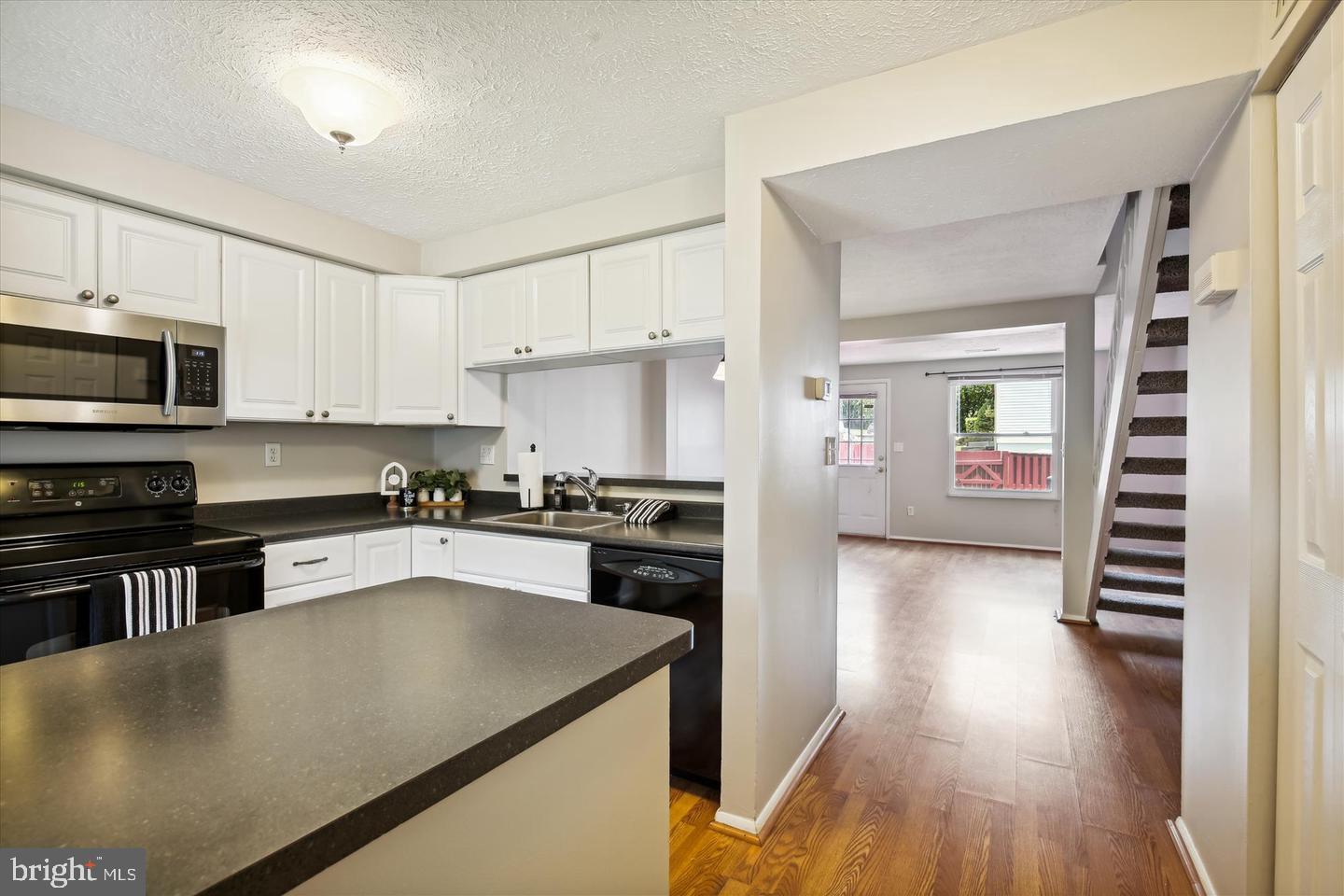 GUNNERS LAKE VILLAGE - Residential Lease