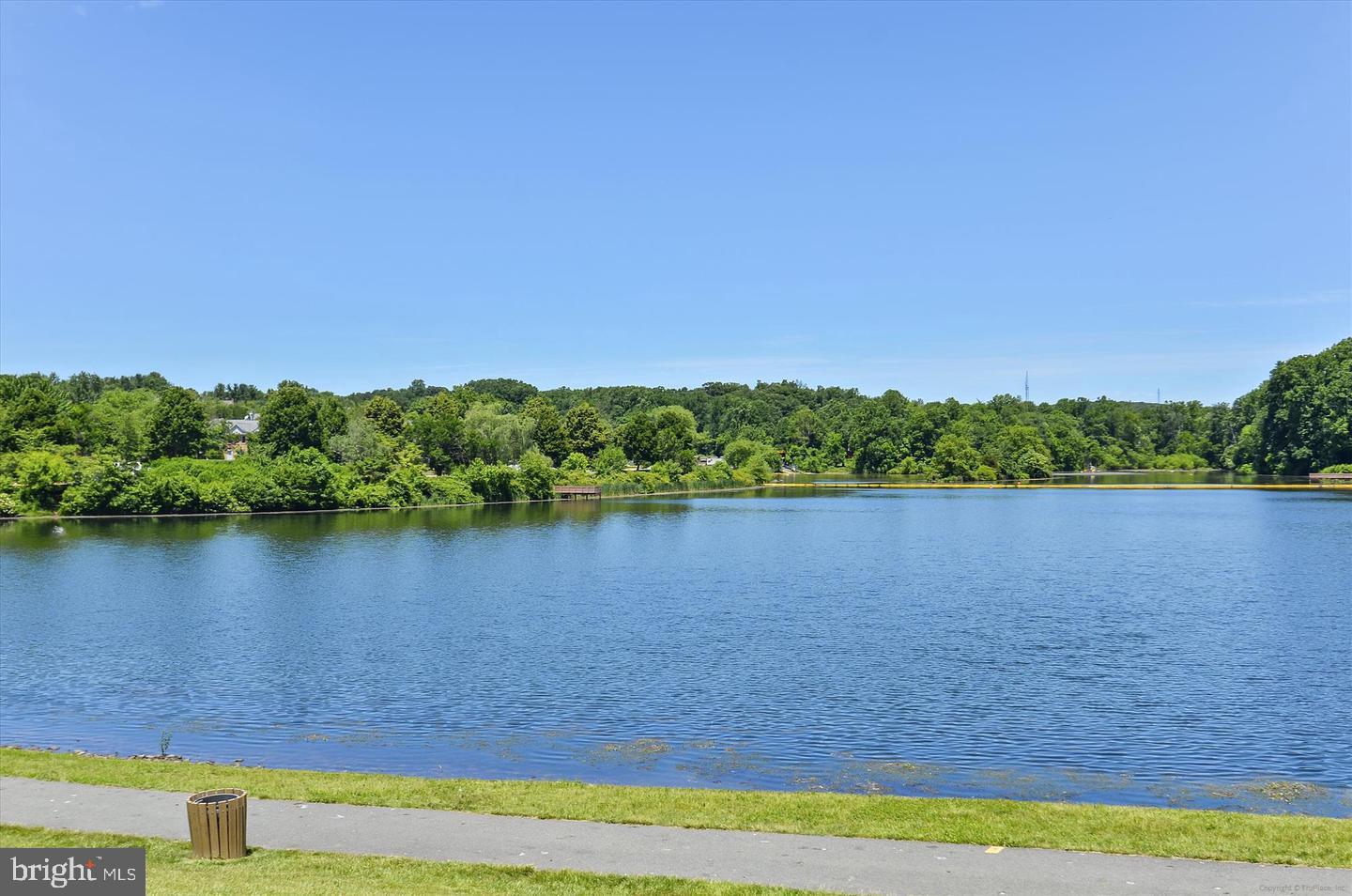 GUNNERS LAKE VILLAGE - Residential Lease