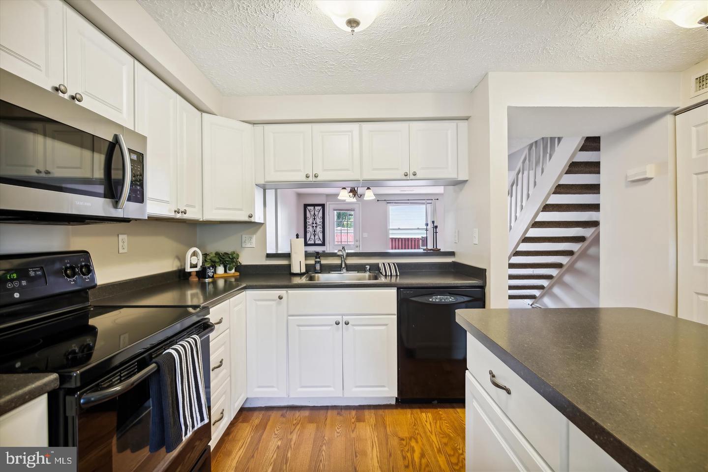 GUNNERS LAKE VILLAGE - Residential Lease