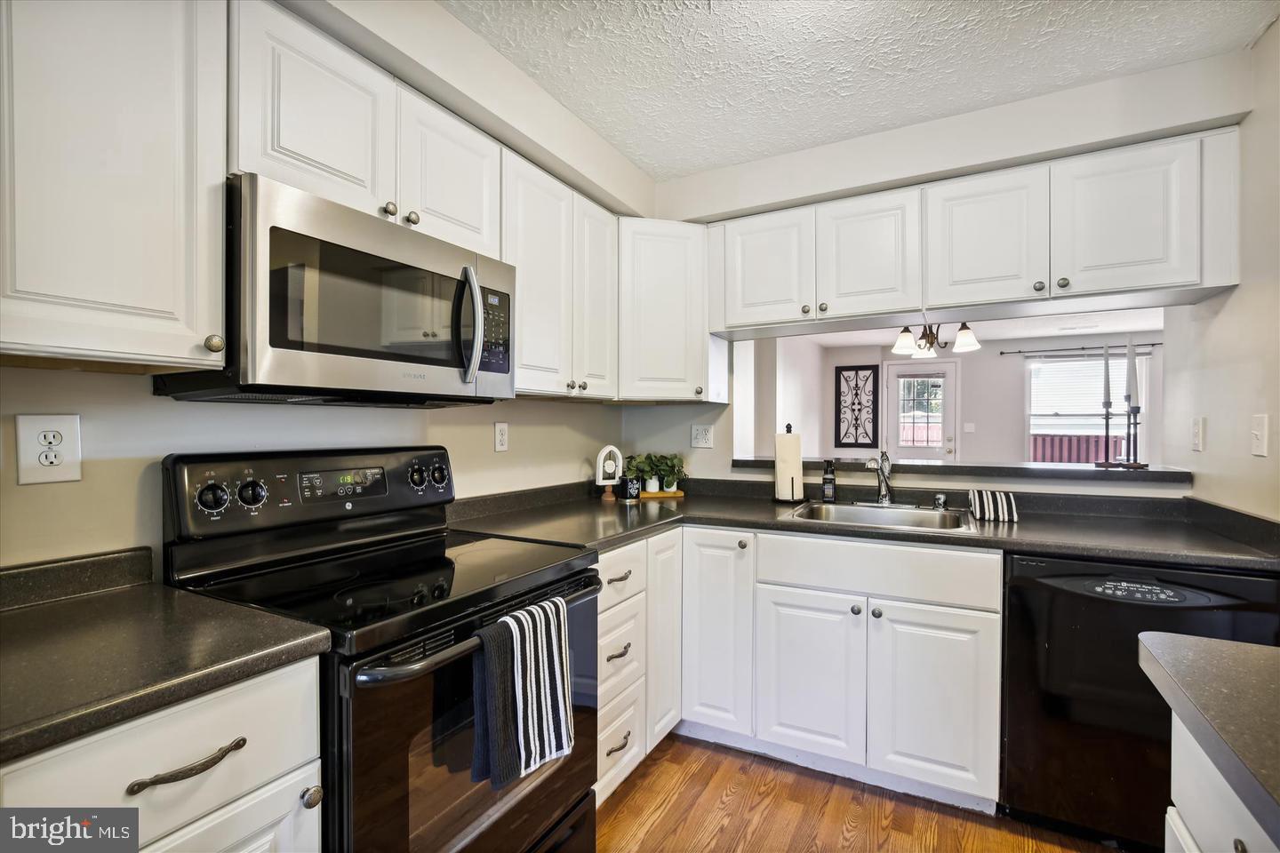 GUNNERS LAKE VILLAGE - Residential Lease